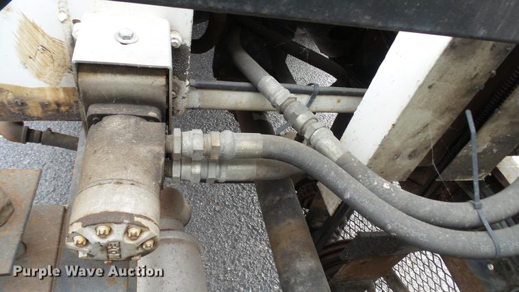 image for item DC5722 2000 International 4700 feed truck