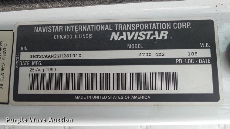 image for item DC5722 2000 International 4700 feed truck