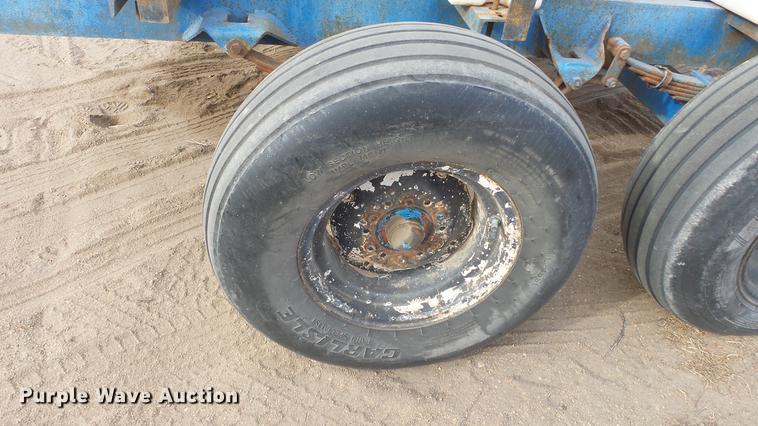 image for item EC9534 Fertilizer trailer