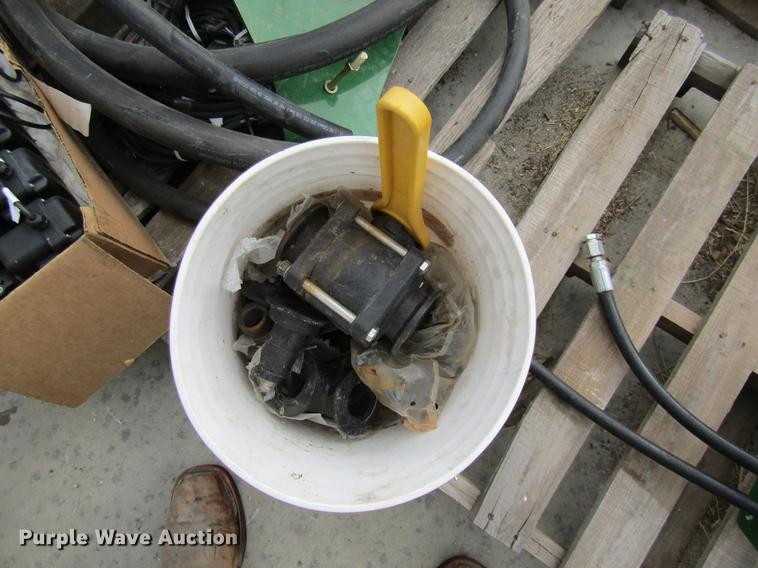 image for item EH9525 Flow control valve and fittings