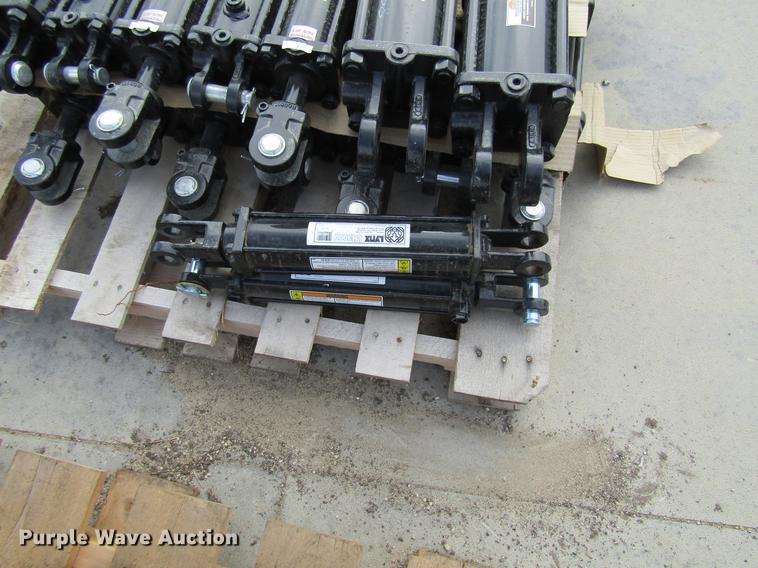 image for item EH9527 (18) hydraulic cylinders