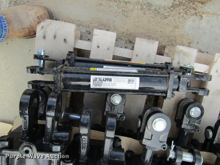 image for item EH9527 (18) hydraulic cylinders