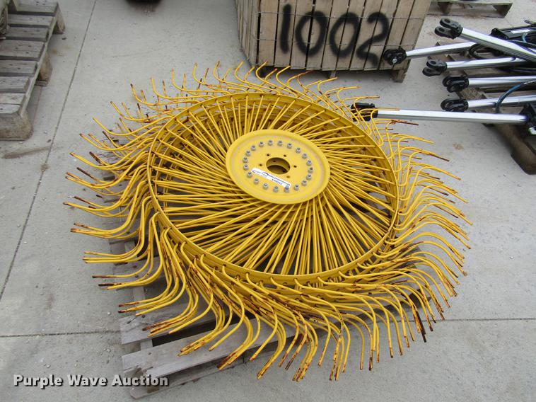 (6) 58" rake wheels in Assaria, KS Item EH9562 sold Purple Wave