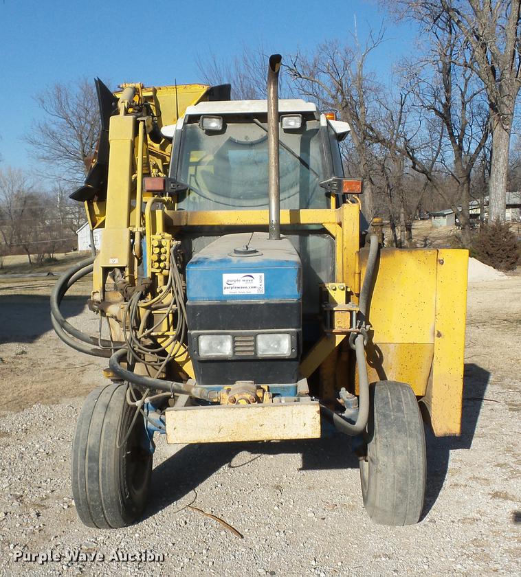 image for item K6296 Ford 6640 tractor