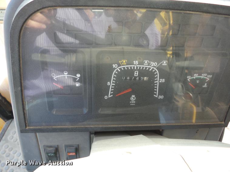 image for item K6296 Ford 6640 tractor