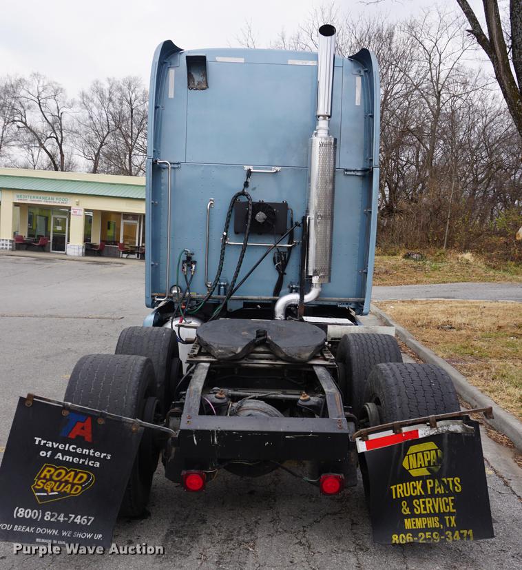 image for item DB0329 2010 Peterbilt 387 semi truck