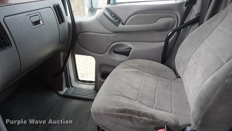 image for item DB0329 2010 Peterbilt 387 semi truck