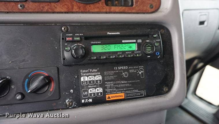 image for item DB0329 2010 Peterbilt 387 semi truck