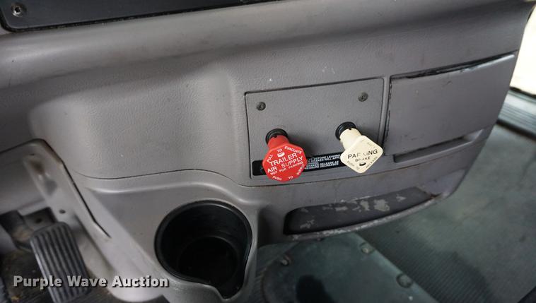 image for item DB0329 2010 Peterbilt 387 semi truck