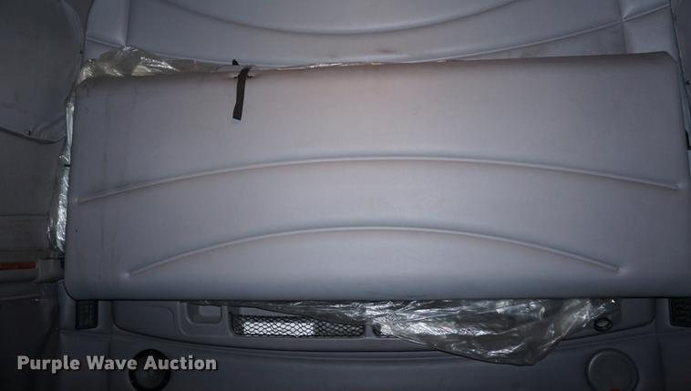 image for item DB0329 2010 Peterbilt 387 semi truck