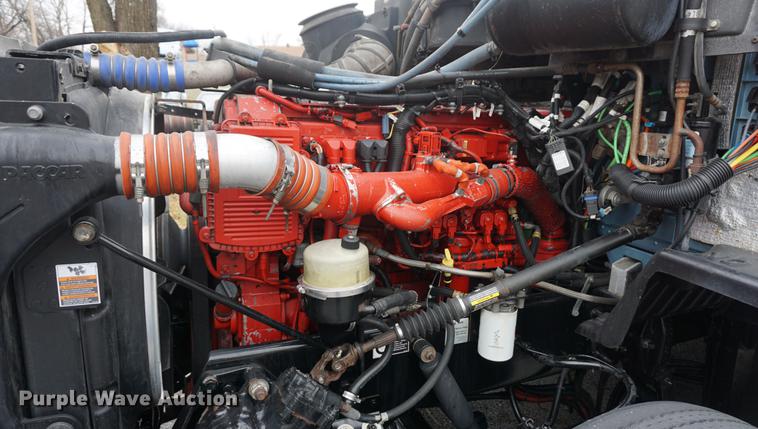 image for item DB0329 2010 Peterbilt 387 semi truck