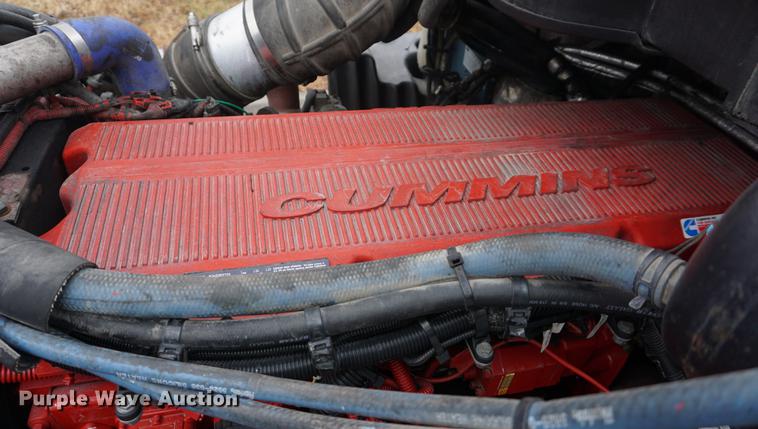 image for item DB0329 2010 Peterbilt 387 semi truck