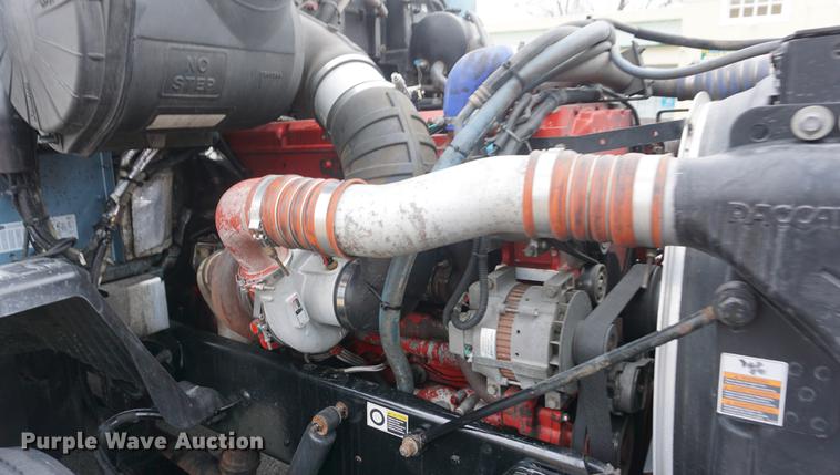 image for item DB0329 2010 Peterbilt 387 semi truck