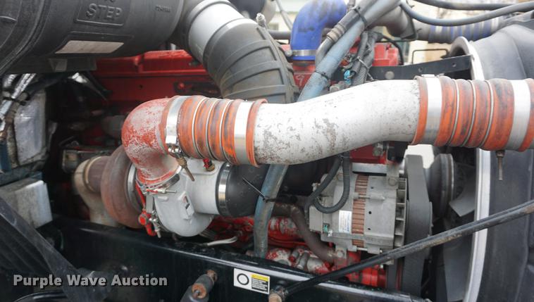 image for item DB0329 2010 Peterbilt 387 semi truck