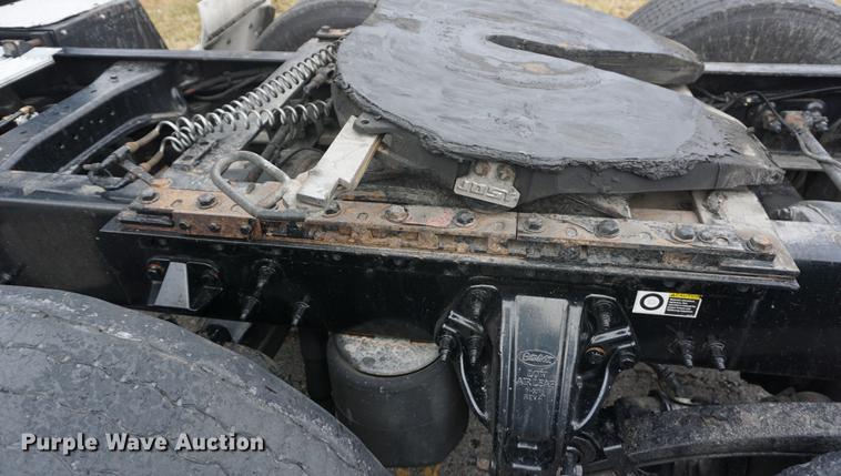 image for item DB0329 2010 Peterbilt 387 semi truck