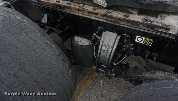 image for item DB0329 2010 Peterbilt 387 semi truck