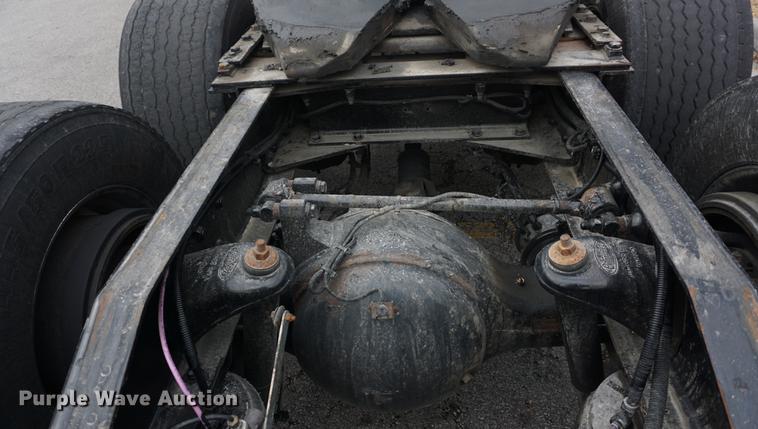 image for item DB0329 2010 Peterbilt 387 semi truck