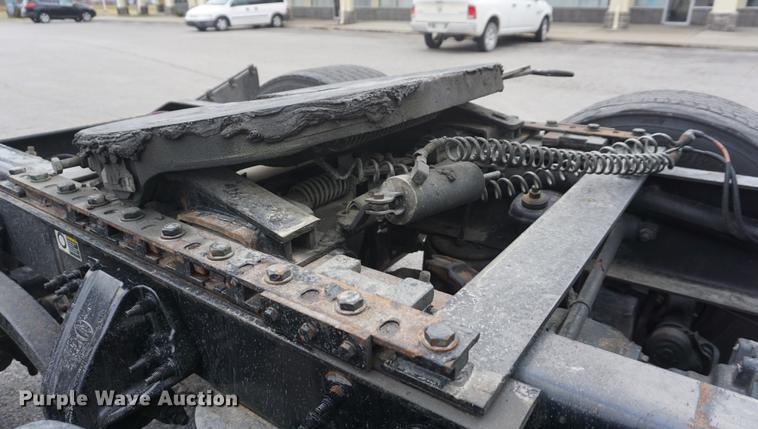 image for item DB0329 2010 Peterbilt 387 semi truck