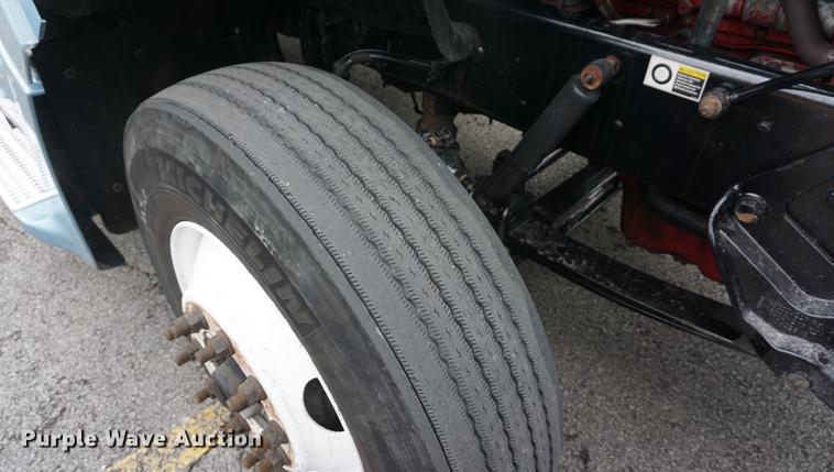 image for item DB0329 2010 Peterbilt 387 semi truck