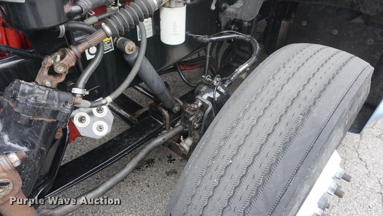 image for item DB0329 2010 Peterbilt 387 semi truck