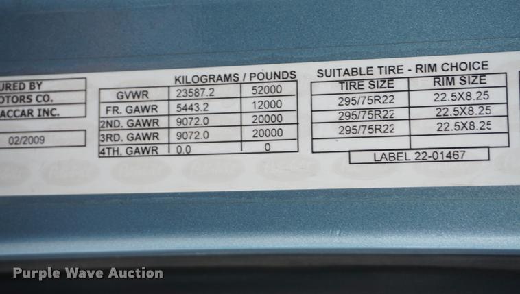 image for item DB0329 2010 Peterbilt 387 semi truck