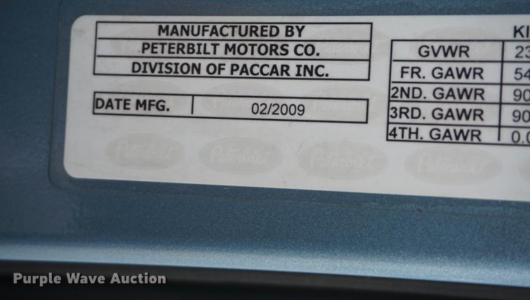 image for item DB0329 2010 Peterbilt 387 semi truck