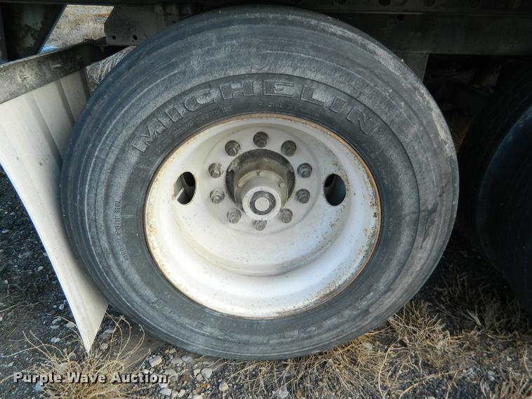 image for item DB1213 2005 Utility refrigerated van trailer