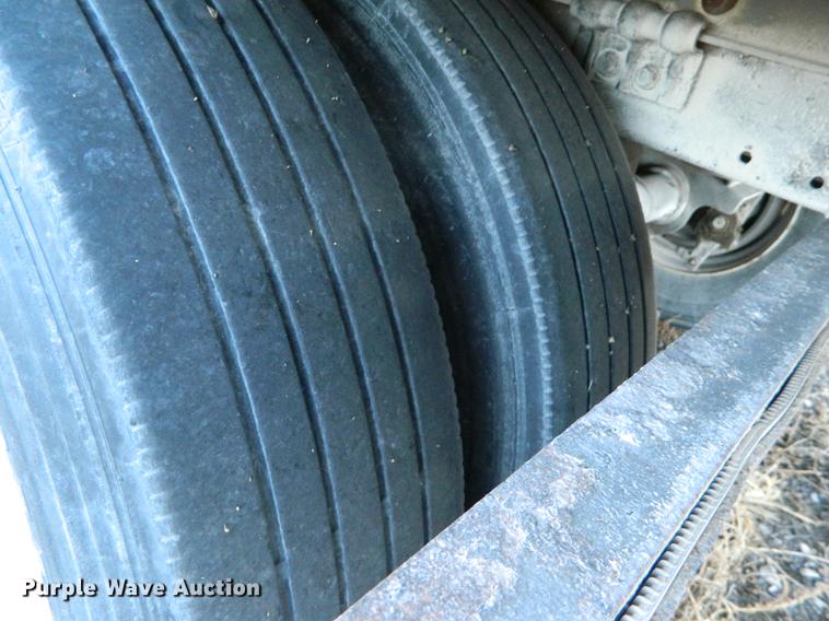 image for item DB1213 2005 Utility refrigerated van trailer