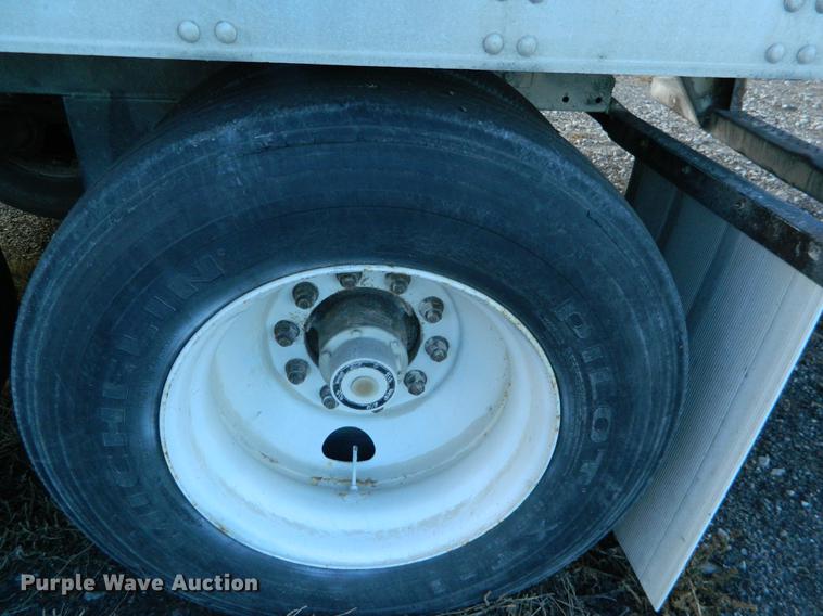 image for item DB1213 2005 Utility refrigerated van trailer