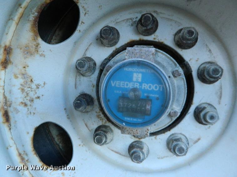 image for item DB1213 2005 Utility refrigerated van trailer