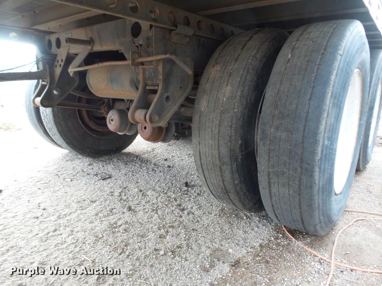 image for item DB6227 1998 Stoughton AVW-533T-S-C-AR dry van trailer