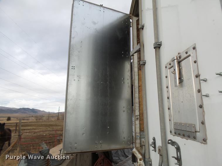 image for item DB6227 1998 Stoughton AVW-533T-S-C-AR dry van trailer