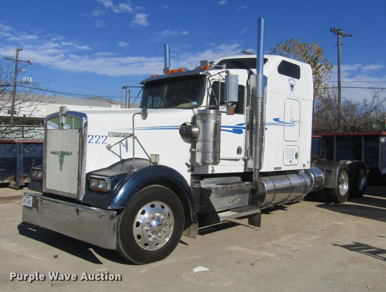 image for item DC0004 2001 Kenworth W900B semi truck