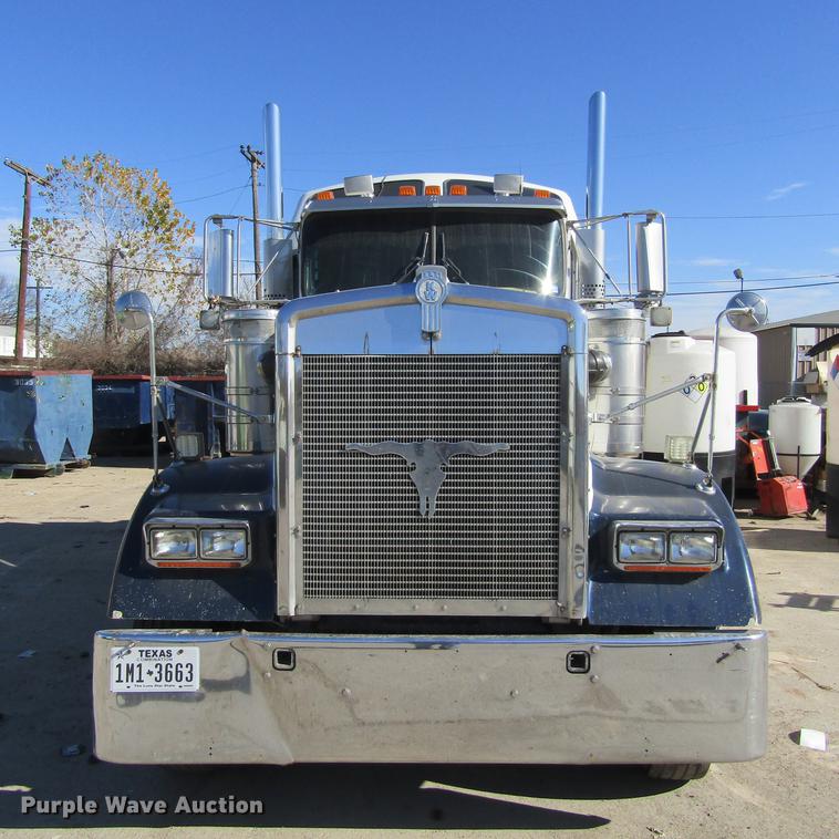 image for item DC0004 2001 Kenworth W900B semi truck