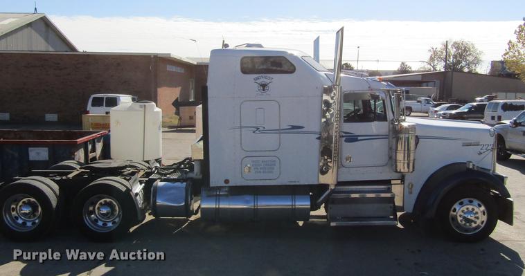 image for item DC0004 2001 Kenworth W900B semi truck