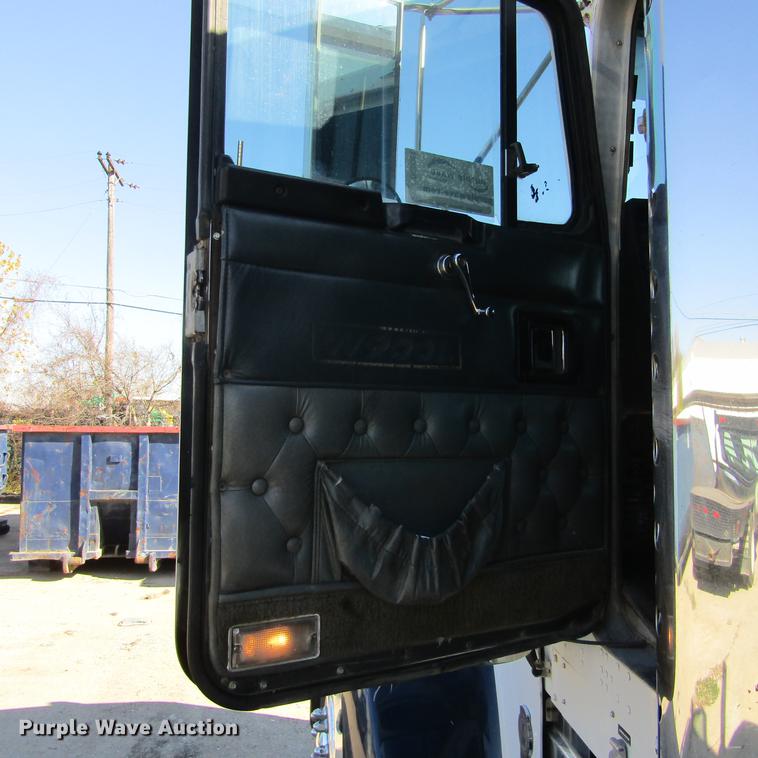 image for item DC0004 2001 Kenworth W900B semi truck