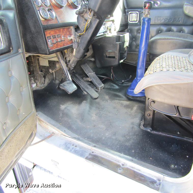 image for item DC0004 2001 Kenworth W900B semi truck