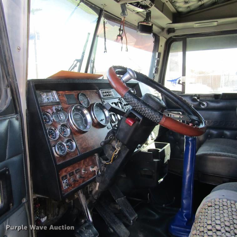 image for item DC0004 2001 Kenworth W900B semi truck