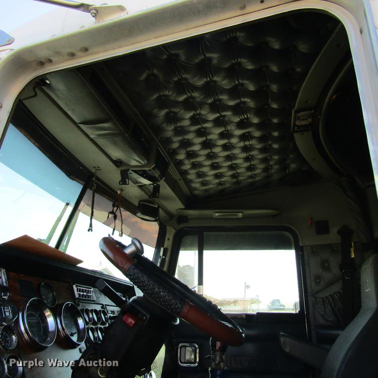 image for item DC0004 2001 Kenworth W900B semi truck