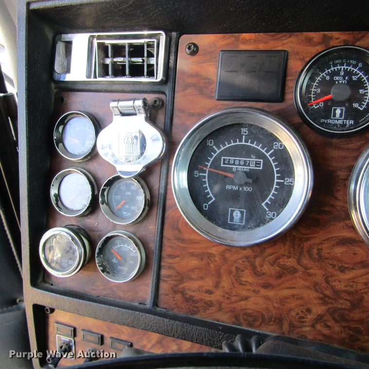 image for item DC0004 2001 Kenworth W900B semi truck