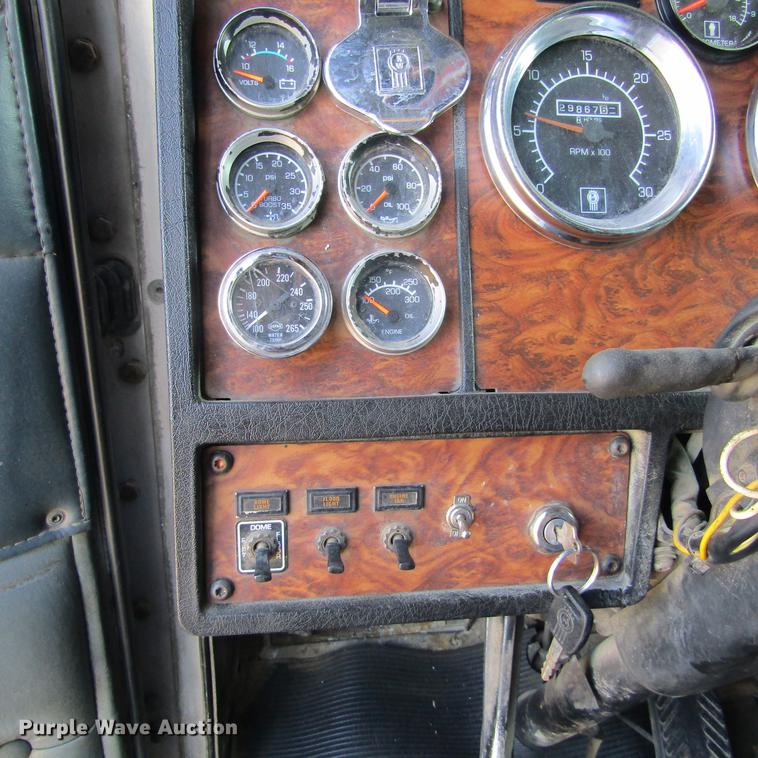 image for item DC0004 2001 Kenworth W900B semi truck