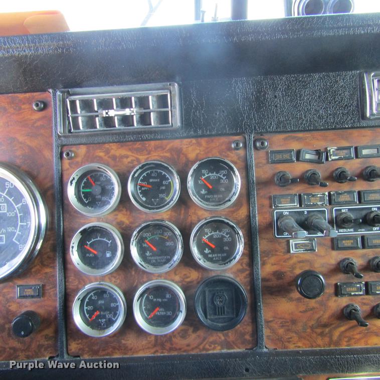 image for item DC0004 2001 Kenworth W900B semi truck