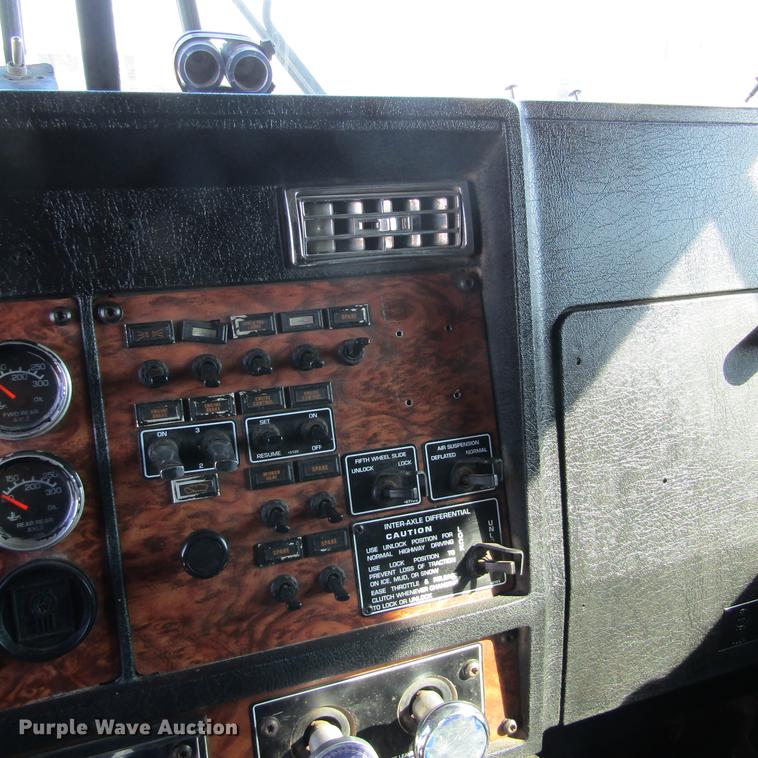 image for item DC0004 2001 Kenworth W900B semi truck