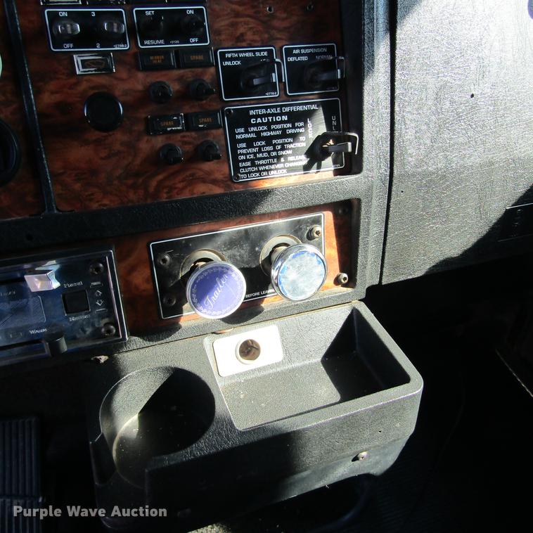 image for item DC0004 2001 Kenworth W900B semi truck