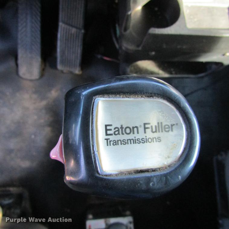 image for item DC0004 2001 Kenworth W900B semi truck