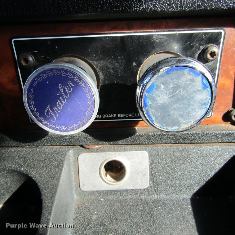 image for item DC0004 2001 Kenworth W900B semi truck