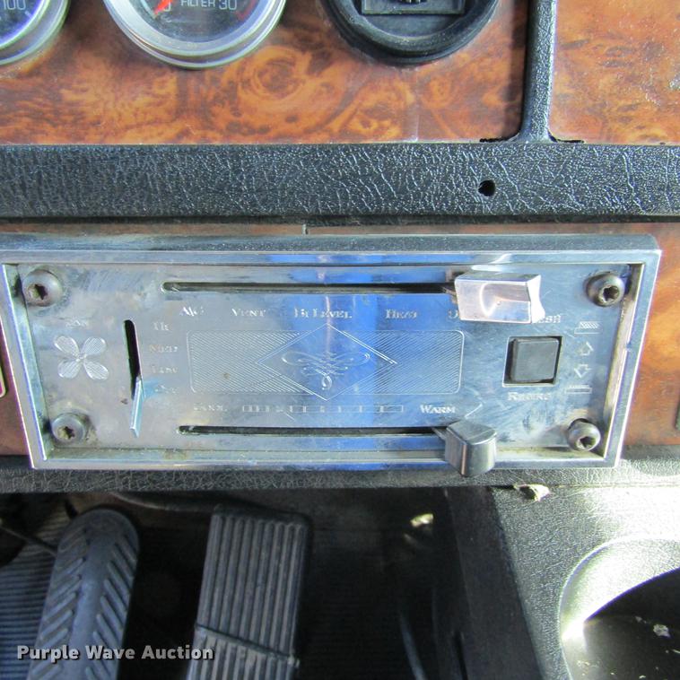 image for item DC0004 2001 Kenworth W900B semi truck