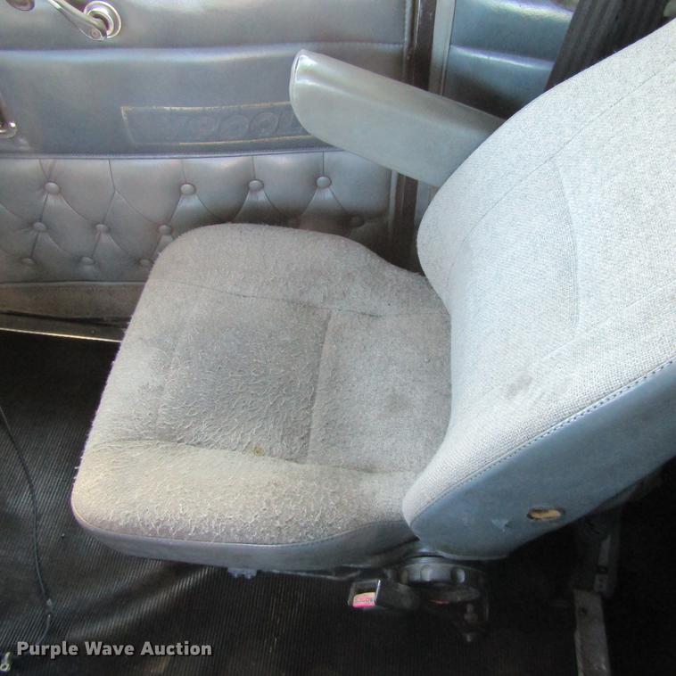 image for item DC0004 2001 Kenworth W900B semi truck