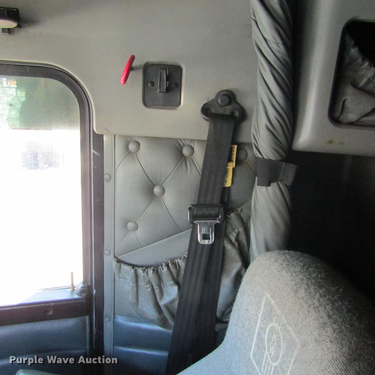 image for item DC0004 2001 Kenworth W900B semi truck