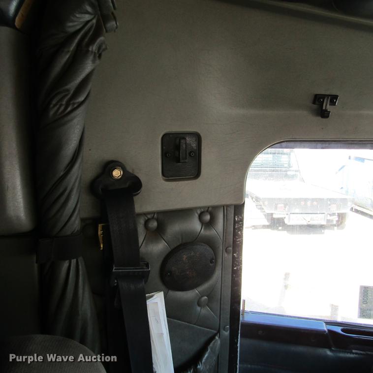 image for item DC0004 2001 Kenworth W900B semi truck